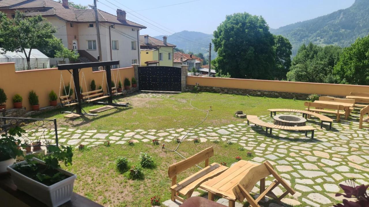 Guesthouse Nefertiti Smolyan Buitenkant foto